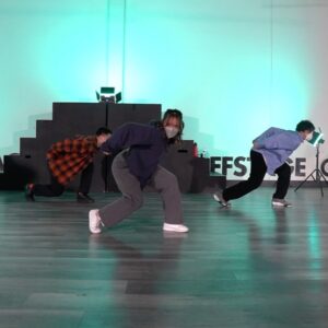 Ysa Penarejo Instagram - i really needed this piece to breathe and ground myself through this time in my life. so grateful that chris and warren could join me for this one, such amazing movers with wonderful energy✨
.
.
song: @summerwalker 
dancers: @_cchristopherr_ @warrenmvigilia