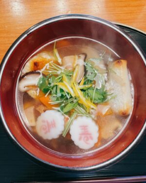 Yu Serizawa Instagram - ❄️

気まぐれクックさんの海手箱と
お雑煮食べて
ママとラナと初詣
にゃんずとたくさんゴロゴロして
女性声優とお肉食べて

楽しかった…

#お正月