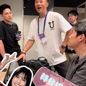 Yu-Tung Hsia Instagram - 刀哥疼鐵粉！（就是我）
說今年暑假發單曲，要當唱跳歌手！
敬請期待，影片存證~看過影片的都是證人，顆顆。
刀哥我已貼心幫你標注兄弟們了~
#56不能亡
#唱跳刀哥
#孫協志#許孟哲#王仁甫#彭小刀
#刀哥鐵粉喵仔童