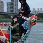 Yu Han Lien Instagram - 城隍爺生日 迎著微風細雨 我們和城隍爺一起在龍舟上 緩緩前行 再蜿蜒走進大稻埕的巷子 熱鬧的慶生 感謝 @inchif 每次都帶我參與各種體驗 翻閱這個世界有趣的篇章 祝福大家下半年出入平安 日日是好日 攝影/ @yo_dong_hui @yu._.tzuchen