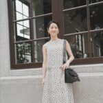 Yu Han Lien Instagram - 之前參加璀璨客庄.匠心品牌記者會 帶回了好多美好的客庄滋味 苦茶油愛好者剛好把家中苦茶油用完 記者會結束 立刻去買了一罐 沒想到品牌還送了另一罐新品苦茶油給我 瞬間變成苦茶油富翁 桔醬和醬油也是料理好幫手 那天帶回超多客庄風味 回家後繼續料理於日常 真開心 大家也可以到以下地方或網站選購喔 客庄8大產業品牌，正於臺北華山未來市（6/21~8/29再次上架）、臺中審計新村（販售至5/31止）、高雄誠品駁二（販售至8/31止）、Pinkoi（販售至8/31止 https://reurl.cc/oRdgNV 及momo（販售至8/31止 https://momo.dm/bUVVbZ 妝髮 / @1989_megan 服裝/ #iBlues @iblues_official 耳環包包/ #Polène @polene_paris 攝影/ 凱華 @kay820one 然後今天放假 山羌閱覽室依然陪伴著大家喔 EP.138│人生很難，生人也很難《滿花》 🔍Apple Podcast →https://reurl.cc/Aj7x93 🔍SoundOn 免費收聽 → https://reurl.cc/gG29Gb 🔍Spotify →https://reurl.cc/ez3qzj 🔍KKBOX →https://reurl.cc/6vZWbZ