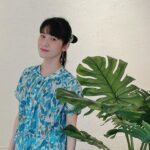 Yu Han Lien Instagram - /千里步道 那天很開心可以參與千里步道的記者會 也因此知道了台灣步道守護網 當我們漫步山林 享受大自然的美好時 也可以沿路用手機觀察步道狀況 回報到網站中 一起看見 一起守護步道 記者會當天 藉由藝術家陳一銘的畫作 每個參與的人 一一把手中的動物 黏貼進畫中 我拿到山羌 很開心的把牠放回山中小徑裡 願動物們都能安心的在山中 安住在屬於他們的家中 千里步道推動手作步道多年 由水泥步道零成長 到現在的口號： 讓水泥步道負成長 把生態守護的更好 我們來到山林中 也要讓山林更好才行 那天特別穿了和 @inblooom_official 聯名的服裝 山羌迷藏系列 躲在樹葉山林間的山羌 化作森林中的剪影 每當我們走進山林 無論是腳下土地中的蚯蚓和昆蟲 或不見其身影的其他動物們 我們都要知道 拜訪山林時 要當個有禮貌的人 無痕山林 也透過台灣步道守護網 一起留心腳下步道 有無網路都可以拍照記錄上傳 沒網路的地方可以先儲存草稿 下山時一併回報 讓我們一起優化這些山徑 願所有這片山林的小動物 都被大家一起溫暖守護著 相關連結放下方留言處 大家一起多多留意多多加入喔 記者會/ @tmitrail 服裝/ @inblooom_official 圖片/資料來源：社團法人台灣千里步道協會 繪者：陳一銘