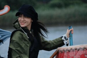 Yu Han Lien Instagram - 城隍爺生日
迎著微風細雨
我們和城隍爺一起在龍舟上
緩緩前行
再蜿蜒走進大稻埕的巷子
熱鬧的慶生
感謝 @inchif 
每次都帶我參與各種體驗
翻閱這個世界有趣的篇章
祝福大家下半年出入平安
日日是好日

攝影/ @yo_dong_hui 
@yu._.tzuchen