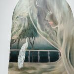 Yu Han Lien Instagram - 手作和藝廊看展的好夥伴Elisa 從金工手作體驗課展開緣份 每年都互相拋接對方可能會有興趣體驗的課程 和展覽 然後帶著好奇心前往 有時候我覺得朋友有各種不同領域與風格 有些朋友適合一起旅行 但不適合一起做靜態的手作課 有些朋友適合一起逛市集 但不適合一起去爬山 有些朋友喜歡與你獨處 不適合太多人的群聚 能在相聚時找到最適合交流的部分 讓彼此最自在的相約 才是最舒服的啊 那天去看了展覽 沈浸在藝術家Lupa美好的作品中 一起不約而同的拿起製作精美的作品集 各自帶了一本回家收藏 在展覽中看見一幅畫 友人說覺得跟我很像 哈哈哈 叫我去旁邊拍一張合照