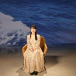 Yu Han Lien Instagram - 大家一直問聽海湧何時上映 其實我跟大家一樣期待這部戲 雖然我參與的篇幅不多 但在看劇本時 就很喜歡這個戲 當然因為是朋友英氣製作的作品 一定要參與 來追蹤 @threetearsinborneo 聽著海浪聲 讓故事慢慢流進心裡 今天去公視受訪去年拍攝的一些回憶 那應該快上映了吧 在今年某時某刻 我們乘著浪花入夢 服裝/ @greenpea_tw