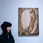 Yu Han Lien Instagram - 手作和藝廊看展的好夥伴Elisa 從金工手作體驗課展開緣份 每年都互相拋接對方可能會有興趣體驗的課程 和展覽 然後帶著好奇心前往 有時候我覺得朋友有各種不同領域與風格 有些朋友適合一起旅行 但不適合一起做靜態的手作課 有些朋友適合一起逛市集 但不適合一起去爬山 有些朋友喜歡與你獨處 不適合太多人的群聚 能在相聚時找到最適合交流的部分 讓彼此最自在的相約 才是最舒服的啊 那天去看了展覽 沈浸在藝術家Lupa美好的作品中 一起不約而同的拿起製作精美的作品集 各自帶了一本回家收藏 在展覽中看見一幅畫 友人說覺得跟我很像 哈哈哈 叫我去旁邊拍一張合照