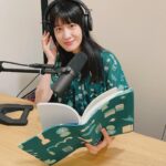 Yu Han Lien Instagram - 山羌閱覽室podcast 錄音時 我會帶著書衣保護紙本書 有電子書的就帶 @hyreadebook 無論紙本書或電子書 都是我閱讀的好朋友 喜歡穿整套同色系的朋友 也可以收集 @inblooom_official 和山羌閱覽室合作的系列印花書衣 看到山羌刺繡書籤 實在太萌 心情太好了🥹