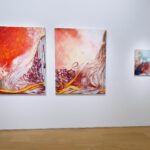 Yu Han Lien Instagram - 那天看完小松美羽展 又跟朋友去了 @artemin.gallery 看它這次的新展出 也順便拿了上次買的畫作 好喜歡這幾位外國藝術家的作品 色彩大大揮灑 抽象中 藏著自然裡的各式風景 大家有空可以去看展 今天的山羌閱覽室一樣陪伴大家 EP.137│告訴你 打造長銷經典的祕密《滾動內容複利》 🔍Apple Podcast → https://apple.co/49PqOKq 🔍SoundOn → https://bit.ly/4bropqz 🔍Spotify → https://spoti.fi/3W6xiRQ 🔍KKBOX → https://bit.ly/3WgZcKT