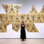 Yu Han Lien Instagram - 跟充滿活力和行動力 能一起約手作課兼看展的默契之友 在小松美羽展最後一天 一起去被神獸們萌到 最後不知道要選哪個顏色的購物袋 於是一人選了一個顏色走 雖然購物袋已經有幾個 不過有狛犬的購物袋真的不能錯過 而且我真的很愛隨身自備袋子出門 能看到展覽真的太好了 心滿意足 還在某個畫的角落 看見類似山羌的神獸 我好開心❤️