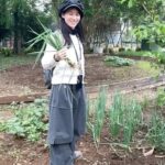 Yu Han Lien Instagram - 想吃什麼就去院子裡拔 這樣的生活好棒 種蔥得蔥 種善心得善緣 《山羌閱覽室》陪伴大家每週閱讀一點點 種一點點想閱讀的心 得到想像力延伸的世界 EP.135│「失去」可能讓我們成為自己人生的邊緣人，這世上還有個人理解這樣的自己《只有兩個人》 🔍Apple Podcast → https://apple.co/3UaKWSn 🔍SoundOn → https://bit.ly/3PYotFL 🔍Spotify → https://spoti.fi/3vNYSZk 🔍KKBOX → https://bit.ly/3UawycR