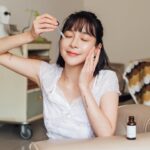 Yu Liang Instagram - 跟時間賽跑！預備備開始！ https://jsshop.tw/長紋路前就用它 時光飛逝 越來越在意老化問題 想要維持彈潤的肌膚 做了好多功課 @Jealousness 婕洛妮絲的 #ABC紫精華 有A醇/維他命B5/維他命C 是很好的緩老/保濕/美白成分 而且質地清爽不黏膩 可以天天擦 來體會水潤澎彈的感覺（摸） #婕洛妮絲 #Jealousness
