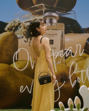 Yu Liang Instagram - @JoMaloneLondon
2023/09全新
英國梨與甜豌豆
English Pear & Sweet Pea Cologne

清脆可口的香氣
清爽蔓延在空中
舒服的氛圍實在是太喜歡了哦

至於
經典的英國梨與小蒼蘭
有各式限定商品禮盒之外
竟然出了身體香氛蜜粉餅
讓我隨時隨地都能
沈浸在英國梨子園

#JoMaloneLondon
#JoMaloneLondonTW 
#EnglishPear

Outfit 
@sandroparis 
Jewelry 
@apmmonaco 
@apmgirls_asia