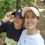 Yu Seon Instagram - 내가 가자고 했는데.. ㅋㅋ 언니는 꼿꼿한 자세로~ 끝까지 흐트러짐이 없었고.. 나는 헥헥~~ 겨우 올라갔네요!!🤣🤣 너무 오랜만에 등산이라, 오늘은 옥녀봉이지만.. 담엔 매봉으로^^ 땀으로 흠뻑젖으니 상쾌하네요!! #청계산 #여름산행 #초록힐링🌿