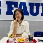 Yu Seon Instagram - 어제..공연 연습 후.. 잠시 그녀를 @lovely_jahye 만나 최종 회의!! 그동안 자혜와 함께 준비 해 왔던 게 있는데.. 오늘 오픈하려고 해요^^ 저녁 6시!! 다시 만나요ㅎㅎ 힙한 장소에서, 사진 잘 찍어주는 동생덕분에 오랜만에 📸