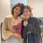 Yu Seon Instagram - 공연할 때마다 일찍이 달려 와 힘주는 분들♡♡ 태란언니는 희라선배님 공연보고 이틀만에 또.. 참 의리 넘치는 언니♡♡ 감사해용 😍 늘 말도 없이 슥~ 보구.. 깜짝 감동 주고가는 윤지😍 너무 울어서 눈이 빨개진 너의 모습이 넘 사랑스럽드라! 고마워♡♡ 오늘도 힘과 응원 듬뿍 주고 간.. 혜진이 소이😍 오늘도 그대들은 나의 비타민. 고마워요♡♡ 대구에서 온..울 딸 베프 아부지 어무니ㅎㅎ 오늘은 유선스타즈가 되어 준.. '유미스타즈' ❤️ 이제 직장인이 된 오랜 팬 다희~♡♡ 내 삶에 특별한 여행을 선물해 준 지호쌤♡♡ 배우반상회 팀들까지~~♡♡ 모두모두 고맙습니다! 감기로 힘들었던 날인데.. 기운이 나네요!! 내 모든 사랑을 담아, 감사합니다 🙏 연극 러브레터 💌
