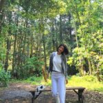 Yu Seon Instagram - 그래.. 난 바다 보다는.. 초록에 더 신나는 사람 🌴🌿 꼭 와 보고 싶었던.. #안돌오름