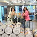 Yu Seon Instagram - 언니랑 연남동 데이트♡ 너무 가 보고 싶었던..파미고 츄러스도 먹고..😋 언제나 만나면 편안한.. 맑은 기운을 주는 태란언니와~ 기분좋은 외출.. 🩷