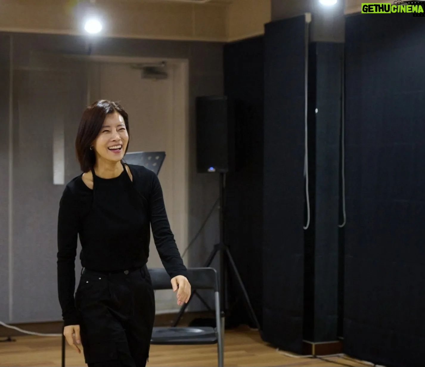 Yu Seon Instagram - #연극러브레터 연습실 스케치!! 너무 좋은 분들과 함께~ 행복한 과정에 감사한 요즘🙏 LG아트센타 4월4일~ 27일. #정보석 #하희라 #박혁권 #유선