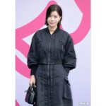Yu Seon Instagram - 오랜만에 단장하고.. 원래 눈가에 흘러내린 머리 못 견디는데.. 오늘은 견뎌보았어요! 스타일을 위해~^^ 사진 감사합니다 ♡ #2024seoulfashionweek #DEMOO #PARKCHOONMOO