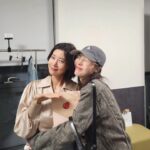Yu Seon Instagram - 한 때.. 드라마에서 사랑으로 키운 자식들이.. 이번 공연에 많이 오네요~ ㅎㅎ '달콤살벌패밀리' 의 내 딸♡ 민아 @bbang_93 용기있게 도전하는 멋진 커플♡ 이젠 작가가 된.. 한다면 하는.. @taihyun_zin 마라톤을 하는 뛰는 여신.. @si_eun_0 그리고.. 나의 최애 브랜드 까이에의 @cahiers_official 디자이너 친구 @cahiers_kimayoung 공연 때마다 부산에서 올라오는 고마운 친구♡ 반갑고 고마운 발걸음들🩷 담에 맛난 밥 한끼 해요!!^^ 고마워요 모두^^ #연극러브레터 💌