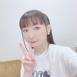 Yui Horie Instagram - .
夏休み記念その22♪

「放課後リピート」も配信中♪

写真はライブが終わった後のものです♪
そんなに時間はたっていないのに、ものすごく前に感じます！
.
.
.
.
.
.
.
.
.
.
.
2022年に3都市4公演で開催されたツアー「堀江由衣 LIVE TOUR 2022 文学少女倶楽部Ⅱ～放課後リピート～」 ライブ音源もデジタルシングル「秘密の庭のふたり」リリースにあわせて同時配信中！

「堀江由衣 LIVE TOUR 2022 文学少女倶楽部Ⅱ～放課後リピート～」 ライブ音源
楽曲配信サイト一覧はこちら　
https://yui-horie.lnk.to/bg2live