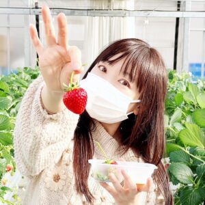 Yui Horie Instagram - .
とても美味しくて可愛いいちごでした🍓
いちご狩りは本当に楽しいです！

アットファームさんありがとうございました！