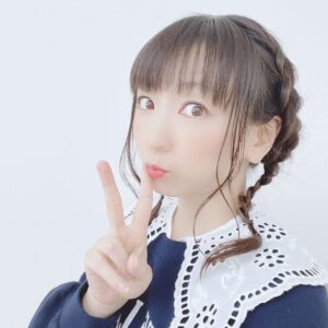 Yui Horie Instagram - .
夏休み記念その12♪

この長さの三つ編み良いな♪

メイクさんに上手くやって頂きました！