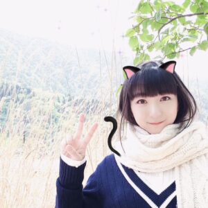 Yui Horie Instagram - .

夏休み記念その41♪

1枚目…頭に可愛い動物が乗ってくれました♪

2枚目…黒ネコ集会に向けて♪