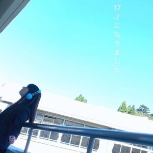 Yui Horie Instagram - .
本日、17才の誕生日を迎えました。

毎年、たくさんの方にお祝いしていただいたりメッセージをいただいたり、本当に嬉しいです！
ありがとうございました。

今年も楽しい17才になりますように✨