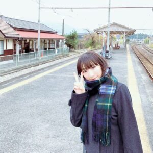 Yui Horie Instagram - .
「文学少女の歌集Ⅱ -月とカエルと文学少女-」発売しました♪

たくさんの方に聞いていただけているみたいで、嬉しいです♪
でも決して油断せず！いっぱい聞いて下さい（笑）

写真はブックレットの写真などを撮影させていただいた駅です♪
.
.
.
.
.
.
.
.
.
堀江由衣「文学少女の歌集II -月とカエルと文学少女-」
（初回限定盤）
[CD 写真集] 税込3850円 / KICS-94051
◆収録曲
月とカエル
［作詞・作曲：ヨシダタクミ（saji）/ 編曲：ヨシダタクミ（saji）、アオヤマイクミ］
Wake Up
［作詞：堀江由衣 / 作曲：kani / 編曲：伊藤立］
君とさよなら
［作詞・作曲：吉岡大地 / 編曲：秋浦智裕］
スタートライン
［作詞：あさのますみ / 作曲・編曲：大川茂伸］
チャイム
［作詞：志渡ななみ / 作曲：吉岡大地 / 編曲：小山寿］
Adieu
［作詞・作曲・編曲：清竜人］
25:00
［作詞・作曲：ヨシダタクミ（saji）/ 編曲：ヨシダタクミ（saji）、中島生也 / 弦編曲：菊谷知樹］
ラブアテンション
［作詞・作曲・編曲：ヨシダタクミ（saji）］
虹が架かるまでの話
［作詞：金丸佳史 / 作曲・編曲：中野領太］
1/60フレーム
［作詞：空谷泉身 / 作曲：吉岡大地 / 編曲：伊藤立］
瑠璃色の傘を差して
［作詞・作曲・編曲：清竜人］
