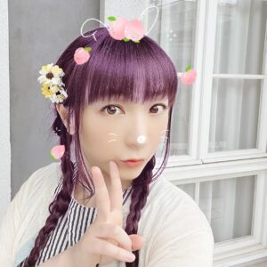 Yui Horie Instagram - .

夏休み記念その36♪

加工で髪の色が変わりました！！

「何色が似合う？」ではグレーかな？でした♪
この輪っかは消えないのかな（笑）
