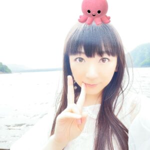 Yui Horie Instagram - .

夏休み記念その34♪

今日は頭の上にいろいろ乗せてみました（笑）

これ、可能性が無限だなぁ（笑）