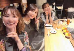 Yui Tatsumi Instagram - 新年会❤️
いつも集まっても写真撮るの忘れる組で、久しぶりに写真撮った🤣
ごはんの写真は撮るのだけども笑

私の食べれない食材（アレルギーではないw）を2人が食べてくれるの♡ 
うにとしいたけ食べてくれた！　
嫌いな食べ物は、食べず嫌いではなくチャレンジはしてみるけど、結局ダメだったのだから、もう今更食べられる気がしません😑

昼から集まって、丸一日しゃべりまくる✨のに、すぐに終わっちゃうのだなー💦

美味しいごはん食べて、楽しくしゃべって癒されたー😍