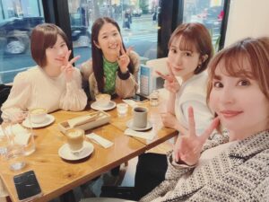 Yui Tatsumi Instagram - 昨日は、久しぶりに集まってごはん行ったよー♪
楽しすぎた💕
何やかんや出会ってから10年くらいとかビックリするー😆
みんな変わらず可愛いし良い子だし♪ 
同じメーカーデビューだったのに感謝ですわ😍

また、肉会しようねー🍖🥩🥓