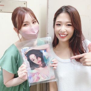 Yui Tatsumi Instagram - 今日は、みぃなな出演中のロック座を観に行ってきたよー❤️

歌もダンスも最高でした😆
大人の魅力も増して❤️とってもキレイだったよー🥰🥰

みぃななフォトブック買ったから、お部屋に飾っておこっ☺️

久しぶりにみぃななに会えて嬉しかったわーいっ😆😆
みぃななの笑った顔が可愛すぎて、ニヤけるおっさん辰巳でしたw
↑
みぃななのニコニコ笑顔が好きなんだなぁ
♡

31日まで、残りのステージも頑張ってね♪
