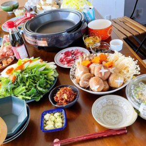 Yui Tatsumi Instagram - 今日は、みぃなな家で新年会♡
すき焼きだーい🍲
こじさんがうさぎ🐰のカチューシャ持ってきてくれたよー♪
卯年って感じでかわいい🐰💕

まったり楽しかった✨✨

最後にみぃななと梅子のかわいい写真を😍
幸せになる写真ですねぇ💛

もうすぐ、ベビたんが産まれると思うと今からドキドキワクワク♡
元気なベビたん産んでねーー♪

母子ともに健康でありますように♡
ベビたんに会えるの楽しみにしてる♡♡