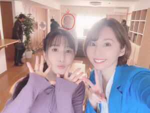 Yui Tatsumi Instagram - Vシネの撮影、しれっとクランクインしてしれっとクランクアップしてきましたー笑
数年ぶりのこっちゃん（←勝手に私もこっちゃんって呼んでるw）
相変わらずお品の良い美人さんでした❤️
ちょいっとしか話す時間なかったけど、とーっても楽しかった♪
監督も、めっちゃ久しぶりにお会いできて、楽しい現場でした♪

みんなはまだまだ撮影中ですが💦
作品楽しみにしててねー♪

あっ！
ショートにしてから初めての作品だっ！😆

※2ショット撮ってたら後ろに何やら写ってるよ🤣

#撮影　#古川いおり #楽しかった