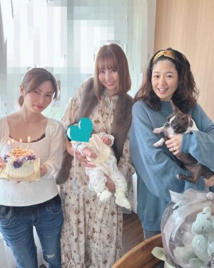 Yui Tatsumi Instagram - この前、みぃななのベビたん👶に会いに行ってきました💕

めちゃんこ可愛かったー😍

みんなに抱っこされても、ぐっすり寝てました♡

可愛すぎたーー💕

みぃなな、出産お疲れ様でした！
お母さん1年目楽しんでねっ❤️

また、会いに行くー🥰
