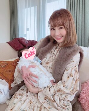 Yui Tatsumi Instagram - この前、みぃななのベビたん👶に会いに行ってきました💕

めちゃんこ可愛かったー😍

みんなに抱っこされても、ぐっすり寝てました♡

可愛すぎたーー💕

みぃなな、出産お疲れ様でした！
お母さん1年目楽しんでねっ❤️

また、会いに行くー🥰