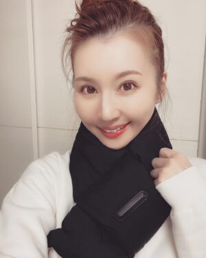 Yui Tatsumi Instagram - ヒーター内蔵のマフラー🧣

首があったかいと全然寒さが違うよね☆

充電式で、とっても便利♪

外に出る事が多い方にオススメだよ☆

#マイトレックス
#マイトレックスパワーマフ
#マイトレックスマフラー
#MYTREX
#mytrexpowermuf