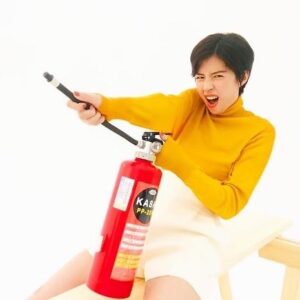 Yui Sakuma Instagram - 今日から始まります🧯💨

おとーさんとおかーさんとねーちゃんといもーととだんなさんと、どったんばったんしております🟠