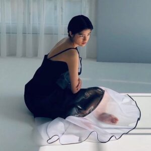 Yui Sakuma Instagram - @voguegirljapan 🦋🦋
思い出いっぱい。
もうほんとに楽しかったなぁ。
大好きなスタッフさんと大好きな本に囲まれて、
花の香りと愛が溢れたとっても優しい時間を過ごさせてもらいました。
原稿を手渡しに行ったり、
夜中に電話で打ち合わせしたり、
連載を飛び出して新しい出会いに繋がったり。

vol.11では、私の愛が重めな一冊と、
色々な想いをお話ししました。
公開中です。届いたらいいな🦋💠

p.s.うまく言葉にできない私の想いを
いつも丁寧に汲み取ってくださる
編集の米倉さんに、感謝です。

.