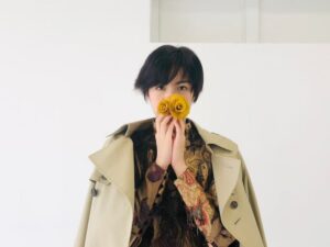 Yui Sakuma Instagram - @voguegirljapan 🦋🦋
思い出いっぱい。
もうほんとに楽しかったなぁ。
大好きなスタッフさんと大好きな本に囲まれて、
花の香りと愛が溢れたとっても優しい時間を過ごさせてもらいました。
原稿を手渡しに行ったり、
夜中に電話で打ち合わせしたり、
連載を飛び出して新しい出会いに繋がったり。

vol.11では、私の愛が重めな一冊と、
色々な想いをお話ししました。
公開中です。届いたらいいな🦋💠

p.s.うまく言葉にできない私の想いを
いつも丁寧に汲み取ってくださる
編集の米倉さんに、感謝です。

.