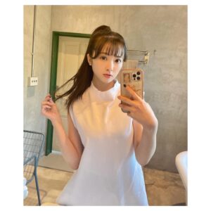 Yuina Instagram - ❤︎ ポニテ…
⁡
｡ ☆ﾟ ｡★｡ ﾟ☆ﾟ ｡★｡ ﾟ☆ﾟ ｡★｡ ﾟ☆ﾟ ｡ ﾟ
⁡
こんなハイポニーは珍しいかもっ😎✨
夏らしさ全開で撮ってきましたよ〜〜🌻🧡
⁡
本当はすごくすごく震えておりました。写真4枚目🤣🤣
撮影中は扇風機回して撮ってたんです…🥶笑
でもとっっても楽しい撮影でしたーー‼︎💞
⁡
カレンダーリアルイベント&完全受注生産グッズの
締め切りが明日までとなっておりますのでぜひぜひ🫶
⁡
｡ ☆ﾟ ｡★｡ ﾟ☆ﾟ ｡★｡ ﾟ☆ﾟ ｡★｡ ﾟ☆ﾟ ｡ ﾟ
⁡
#ポートレート #カレンダー #リアルイベント #お渡し会
#ハイポニー #ポニテ女子 #鏡越し #グッズ #アクスタ
#結那 #japanesegirl