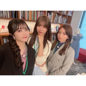 Yuina Instagram - ❤︎ オニフェッショナル…
⁡
｡ ☆ﾟ ｡★｡ ﾟ☆ﾟ ｡★｡ ﾟ☆ﾟ ｡★｡ ﾟ☆ﾟ ｡ ﾟ
⁡
“I'm a genius”な新入社員です。
どうぞ宜しくお願い致します。
⁡
Oh....sorry.. Nice to meet you :)
⁡
はい！！！！本日4月1日！皆さん！
エイプリルフール楽しんでいただけましたか？🌸
⁡
“できる”新入社員というわけで…！！
早速、先輩社員の皆さんとのお写真！撮影済みです😬✨
⁡
帰国子女。カッコ良すぎる。憧れ。羨ましいです。笑
⁡
｡ ☆ﾟ ｡★｡ ﾟ☆ﾟ ｡★｡ ﾟ☆ﾟ ｡★｡ ﾟ☆ﾟ ｡ ﾟ
⁡
#オニフェッショナル #lovelive #Liella #新入社員 
#エイプリルフール #帰国子女 #結那 #japanesegirl