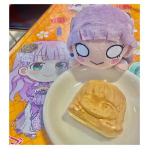 Yuina Instagram - ❤︎ lovelive...
⁡
｡ ☆ﾟ ｡★｡ ﾟ☆ﾟ ｡★｡ ﾟ☆ﾟ ｡★｡ ﾟ☆ﾟ ｡ ﾟ
⁡
#GiGO カフェ秋葉原3にて‼︎✨
一足お先にっっ！コラボカフェに行ってきました🫶
⁡
360度Liella!に囲まれて幸せでした〜〜💞
音楽もLiella!でずーーーっと楽しい🎧🎶
⁡
サインや黒板に落書きもさせていただきました〜🫢✨
黒板はフォトスポットにしたのでぜひ撮ってくださいね🌟
（相合傘で寝そべり持って撮るのもおすすめ🪼🦋）
⁡
料理もパフェもたい焼きもいただきました〜〜‼︎✨
中華プレート！！しゅうまいの味も3種類あってペロッと🤤💞
⁡
ドリンクはマルガレーテちゃんのを🦋💜
レモンソーダにピーチ🍑&グレープゼリー🍇
美味しすぎた…こちらぜひ🌟ほんとおすすめです😎
⁡
パフェも甘くて甘くて美味しかった…🫶
⁡
テイクアウトでドリンクをゲットする事も
出来るのでぜひ寄ってみてくださいね‼︎✨
⁡
とっっっても美味しかったですよぉぉ(*´ч`*)/
そしてたい焼きもメンバーみんな可愛すぎてっっ♡
⁡
明日から始まるので皆さんぜひぜひ！要チェックです👏
⁡
｡ ☆ﾟ ｡★｡ ﾟ☆ﾟ ｡★｡ ﾟ☆ﾟ ｡★｡ ﾟ☆ﾟ ｡ ﾟ
⁡
#ポートレート #lovelive #Liella #コラボカフェ
#アニメ #カフェ #cafe #秋葉原 #akihabara