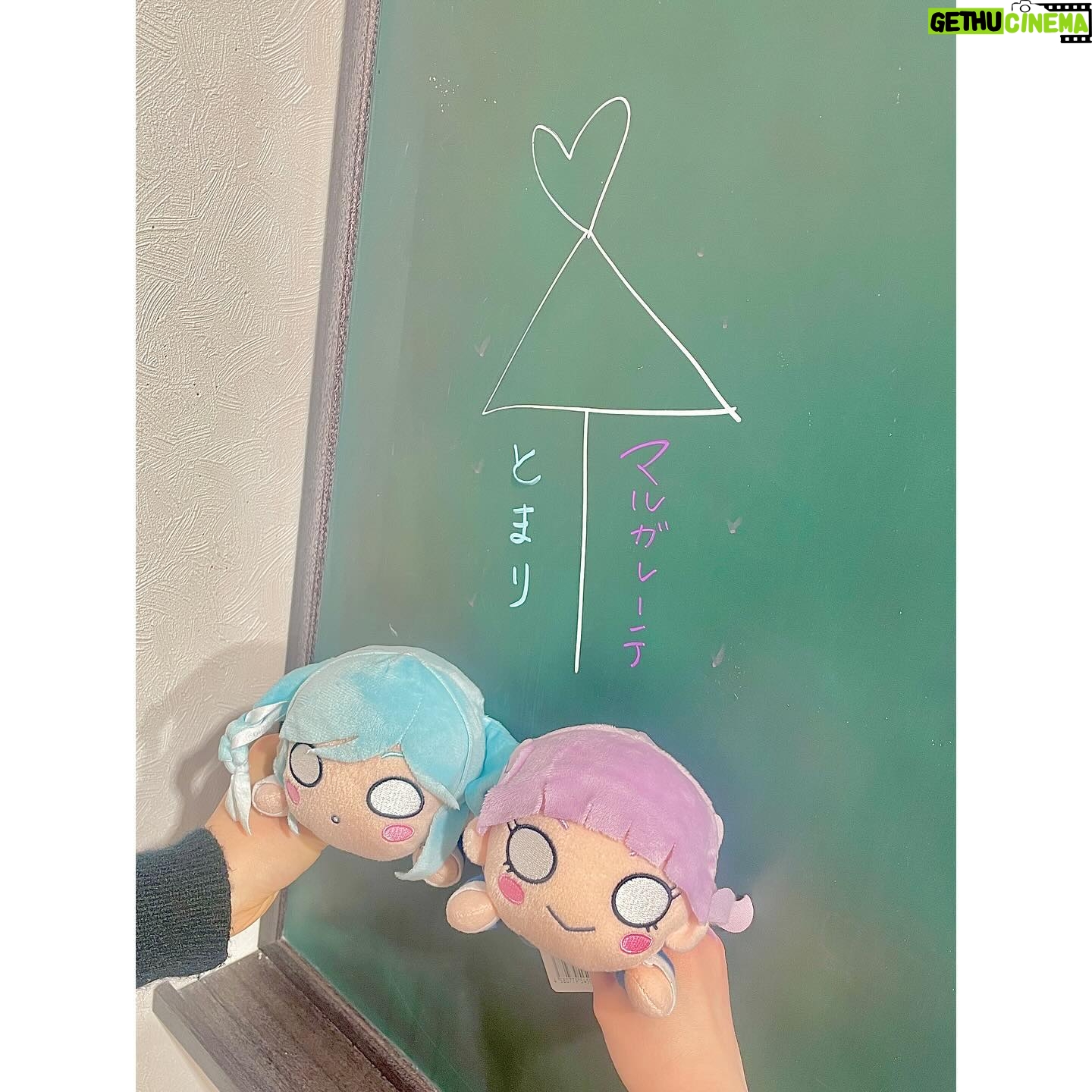 Yuina - 7.8K Likes - ❤︎ lovelive...
。 ☆゚ 。★。 ゚☆゚ 。★。 ゚☆゚ 。★。 ゚☆゚ 。 ゚
#GiGO カフェ秋葉原3にて‼︎✨
一足お先にっっ!コラボカフェに行ってきました🫶
360度Liella!に囲まれて幸せでした〜〜💞
音楽もLiella!でずーーーっと楽しい🎧🎶
サインや黒板に落書きもさせていただきました〜🫢✨
黒板はフォトスポットにしたのでぜひ撮ってくださいね🌟
(相合傘で寝そべり持って撮るのもおすすめ🪼🦋)
料理もパフェもたい焼きもいただきました〜〜‼︎✨
中華プレート!!しゅうまいの味も3種類あってペロッと🤤💞
ドリンクはマルガレーテちゃんのを🦋💜
レモンソーダにピーチ🍑&グレープゼリー🍇
美味しすぎた…こちらぜひ🌟ほんとおすすめです😎
パフェも甘くて甘くて美味しかった…🫶
テイクアウトでドリンクをゲットする事も
出来るのでぜひ寄ってみてくださいね‼︎✨
とっっっても美味しかったですよぉぉ(*´ч`*)/
そしてたい焼きもメンバーみんな可愛すぎてっっ♡
明日から始まるので皆さんぜひぜひ!要チェックです👏
。 ☆゚ 。★。 ゚☆゚ 。★。 ゚☆゚ 。★。 ゚☆゚ 。 ゚
#ポートレート #lovelive #Liella #コラボカフェ
#アニメ #カフェ #cafe #秋葉原 #akihabara