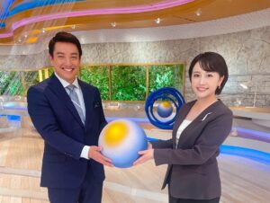 Yuka Aiuchi Instagram - 3年間担当してきたNewsモーニングサテライトを
離れることになりました。
2021年3月にメインキャスターに就任した当初は
不安も大きかったのですが、
振り返ってみれば大相場といえるマーケットで
各国の中央銀行の金融政策の転換や
日経平均は4万円超えの過去最高値更新など
日々のマーケットを追いかける面白さ、
伝える楽しさを実感することができた3年間でした。

いつもご覧になってくださっている視聴者の皆さま、
多様な視点を持つプロフェッショナルな解説者の皆さま、
そして頼もしい多くのスタッフに支えられながら
ここまでモーサテのキャスターを務めることができました。
本当にありがとうございました。

明日からはWBSのメインキャスターとして今後の金融政策やマーケットの動きを追いかけながら、学び続けていきたいと思います。
片渕、角谷両メインキャスターでますます進化するモーサテ 、そして新たなWBSをこれからもどうぞ宜しくお願い致します！

#モーサテ 
#モーニングサテライト
#モーサテプレミアム
#wbs
#ワールドビジネスサテライト