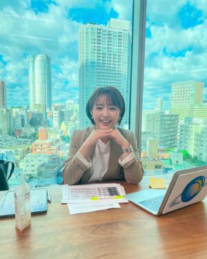 Yuka Aiuchi Instagram - 9時からモーサテサタデー✨
テーマは「2023年度下期の為替展望」📝

今朝は気持ちの良い秋晴れですなぁ☀️
朝ご飯はパイナポゥ🍍

#モーサテ 
#モーサテサタデー