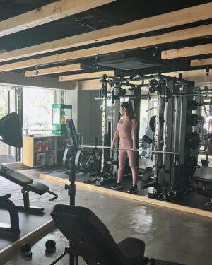 Yuka Iguchi Instagram - 💙🩵💙🩵
『Tarzan 881号』
色んな人から「みたよー！」って声かけてもらえて
とてもとてもとてもうれしいです☺️✨
やはりみんな見ている、Tarzan！
これからもトレーニングがんばるぞ！

ラストオフショットです👶🏻🩵（たぶん）